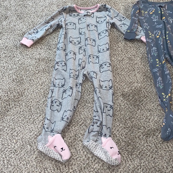 2 pair 3t pajamas - Picture 2 of 5